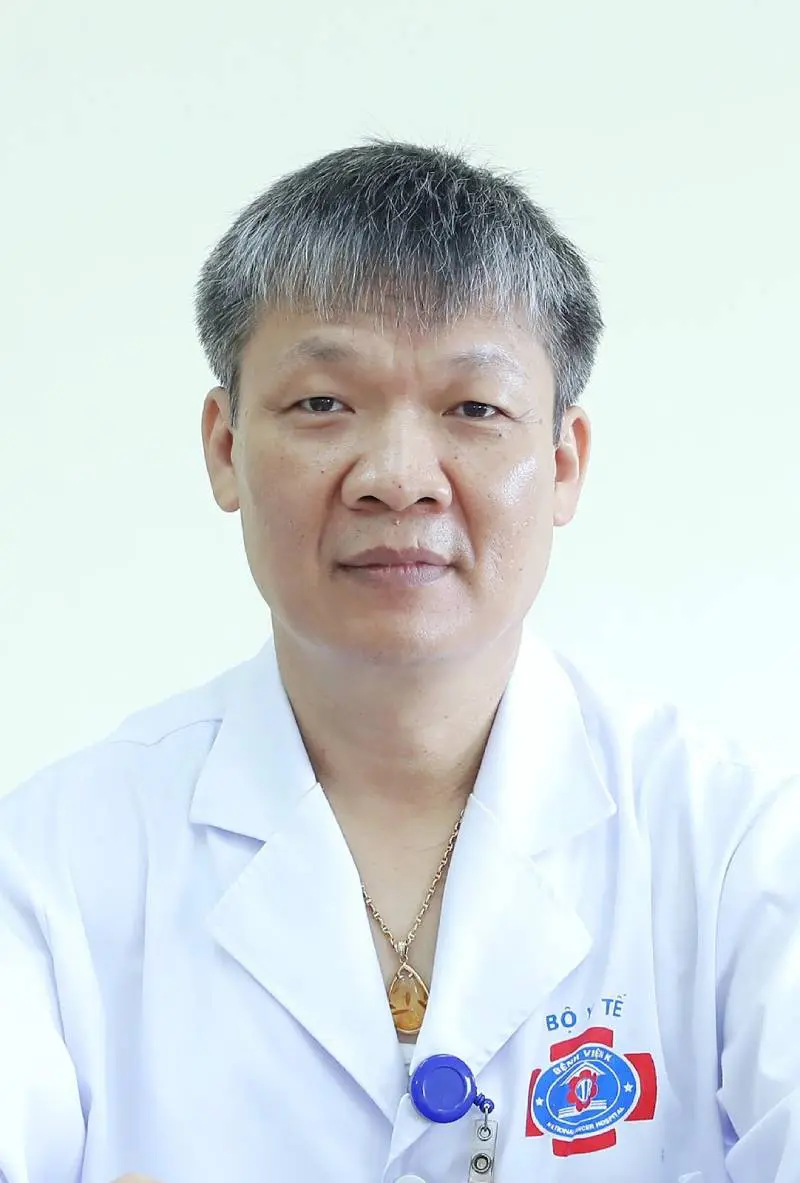 Bác Sĩ Chuyên Khoa II Ngô Thanh Tùng - Trưởng khoa Dịch kính võng mạc tại Bệnh viện Mắt Tp.HCM.