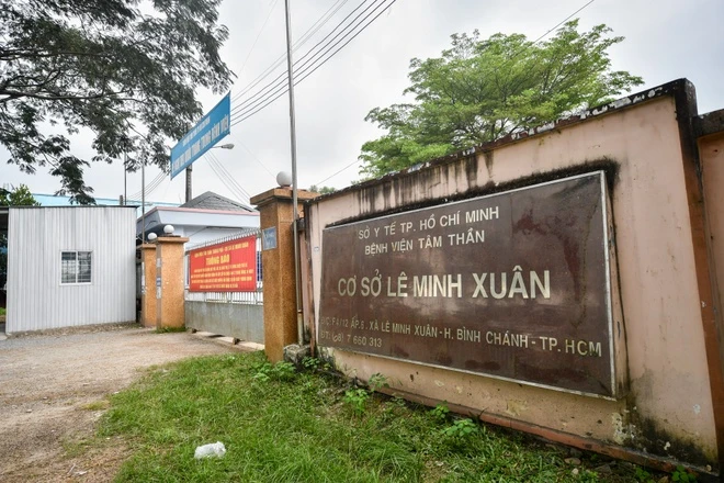 Bác Sĩ CKII Lê Văn Minh - Trưởng khoa Điều trị nội trú tại Bệnh viện Tâm Thần Lê Minh Xuân.